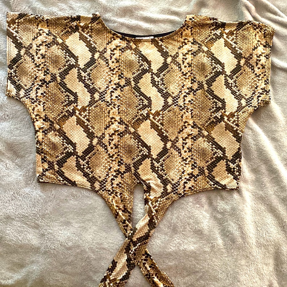 Plus Snakeskin Printed Crop Top 🌸
